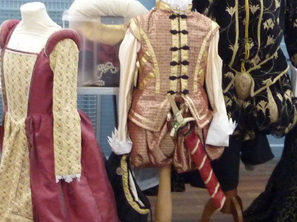 An Elizabethan Lady’s Wardrobe